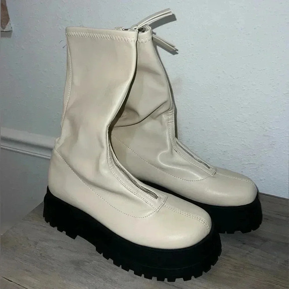 Urban Outfitters Shoes - Urban Outfitters Women's Zola Zip Cream Faux Leather Platform Boots,Size 9,Great